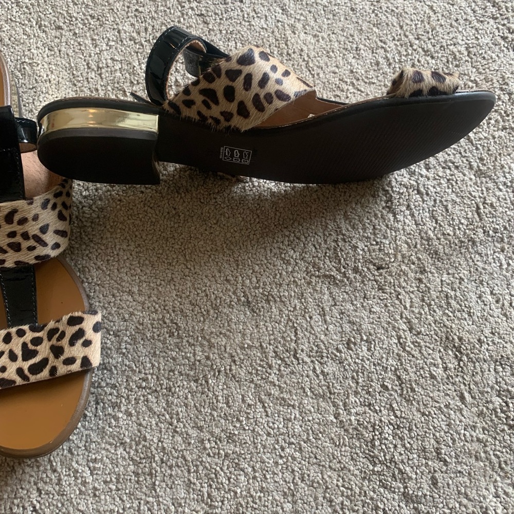 New very nice with gold heels and buckles very beautiful, can be casual or even